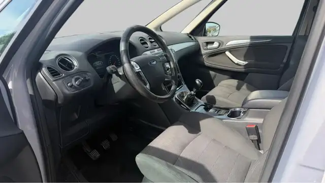 Ford S-Max view 14