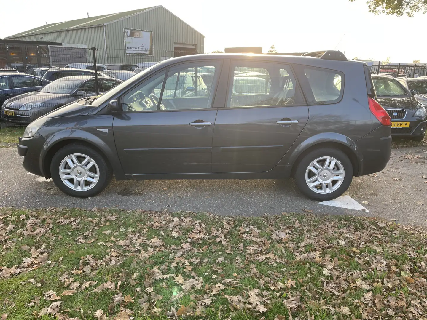 Renault Grand Scenic 1.6-16V Tech Line | Dealer Onderhouden | Trekhaak Gris - 2