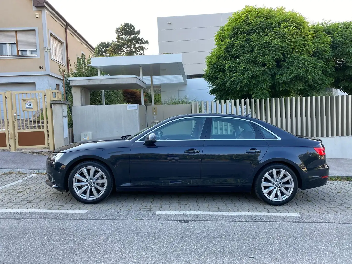 Audi A4 A4 2,0 TDI Design S-tronic Design Blau - 1