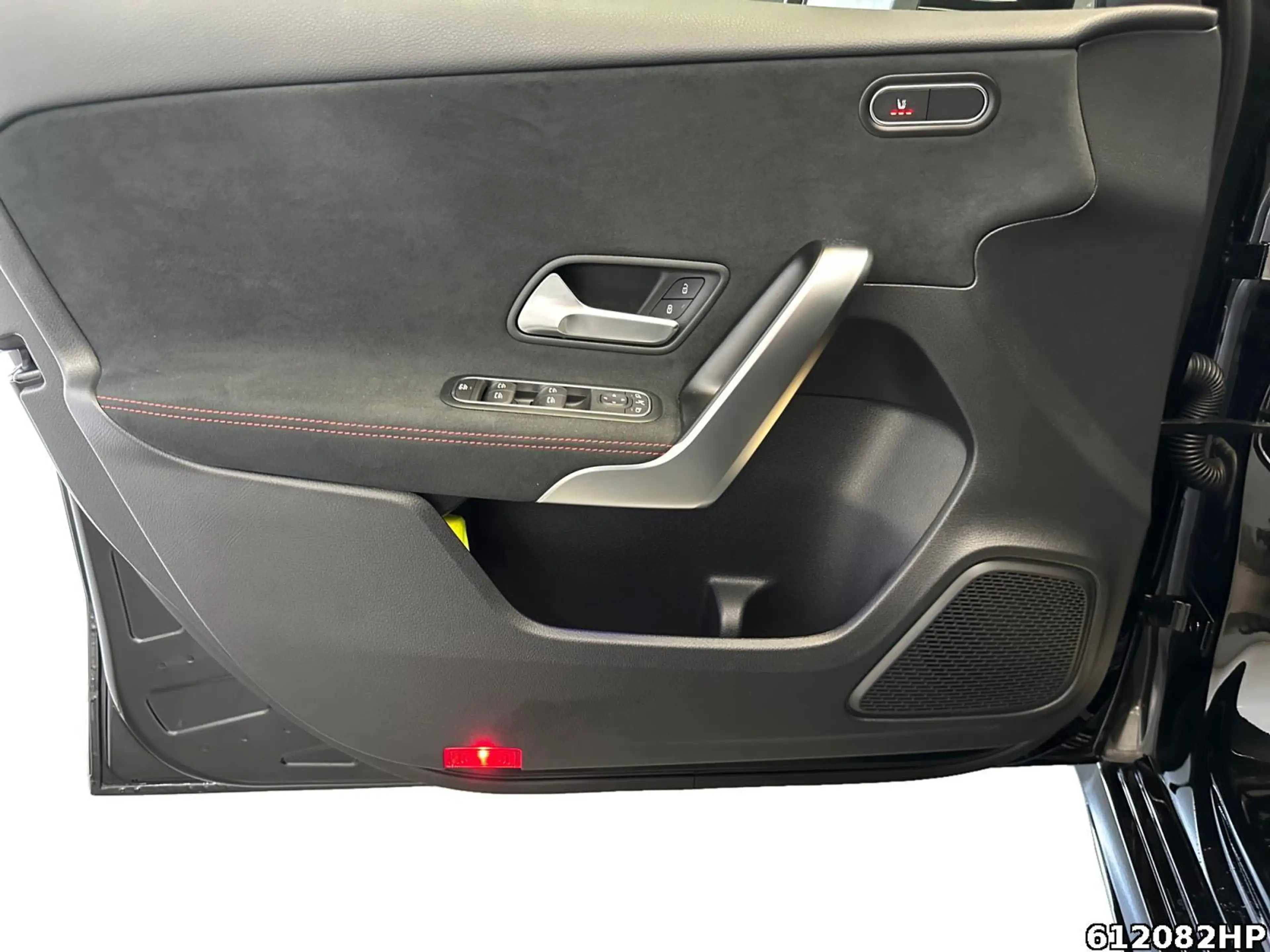 Mercedes-Benz A 200 AMG AHK Distronic Keyless Kamera Ambiente — photo 14