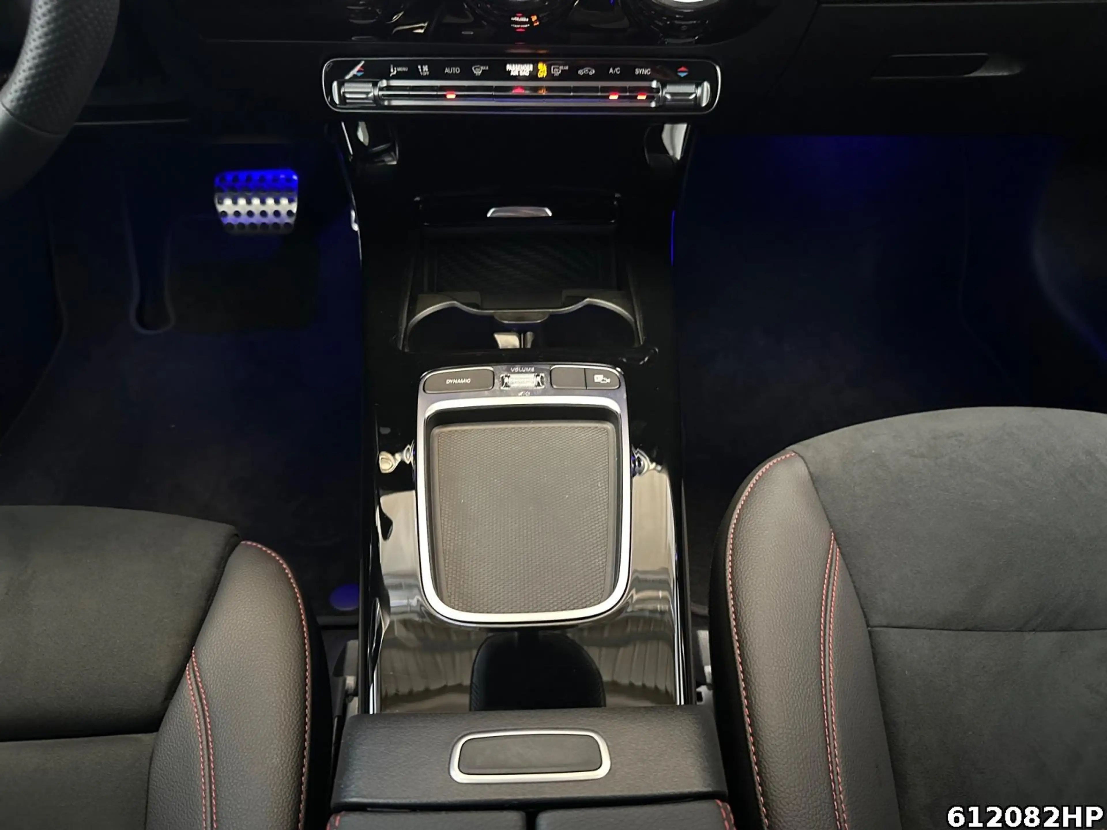 Mercedes-Benz A 200 AMG AHK Distronic Keyless Kamera Ambiente — photo 11
