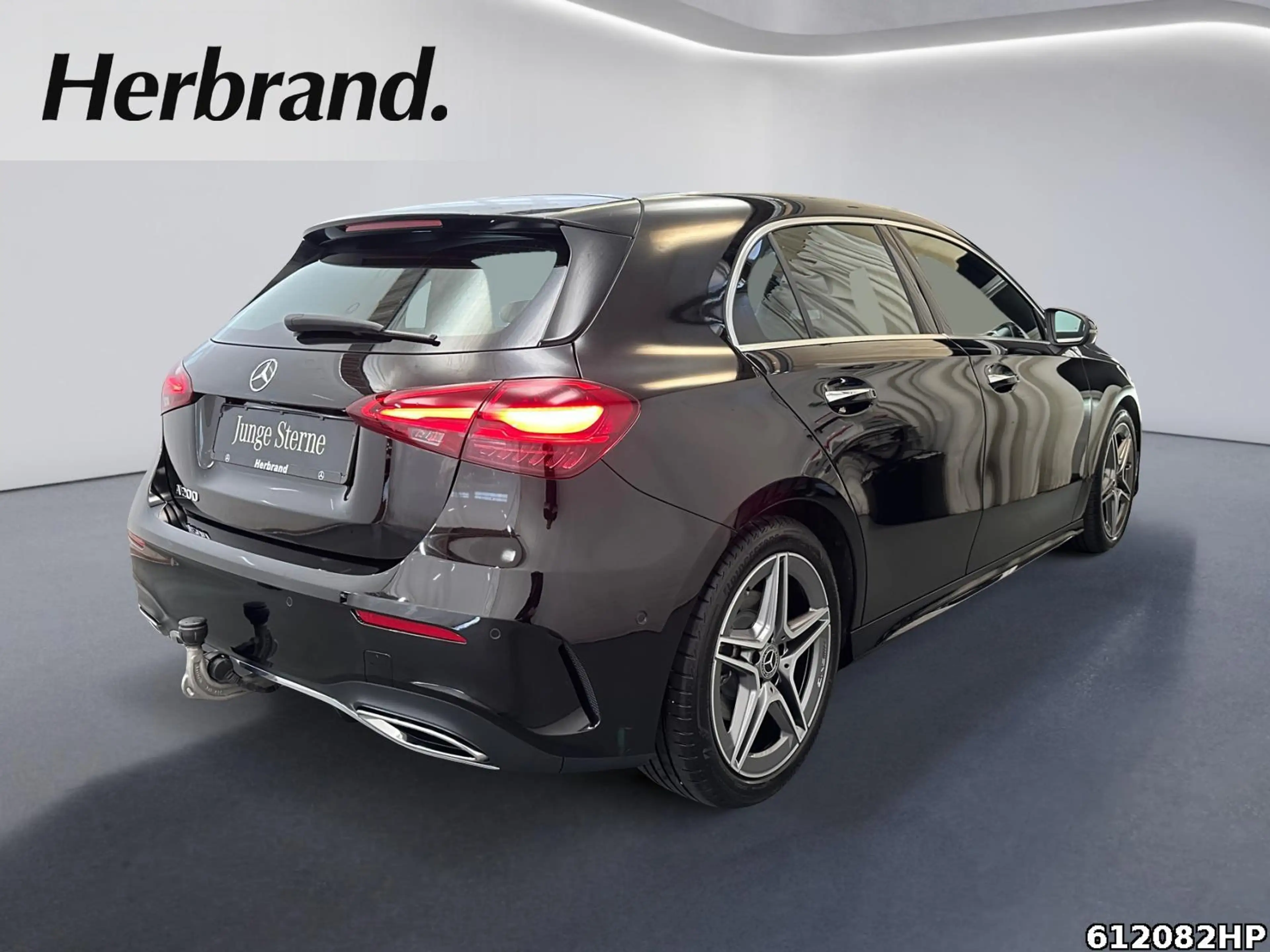 Mercedes-Benz A 200 AMG AHK Distronic Keyless Kamera Ambiente — photo 3