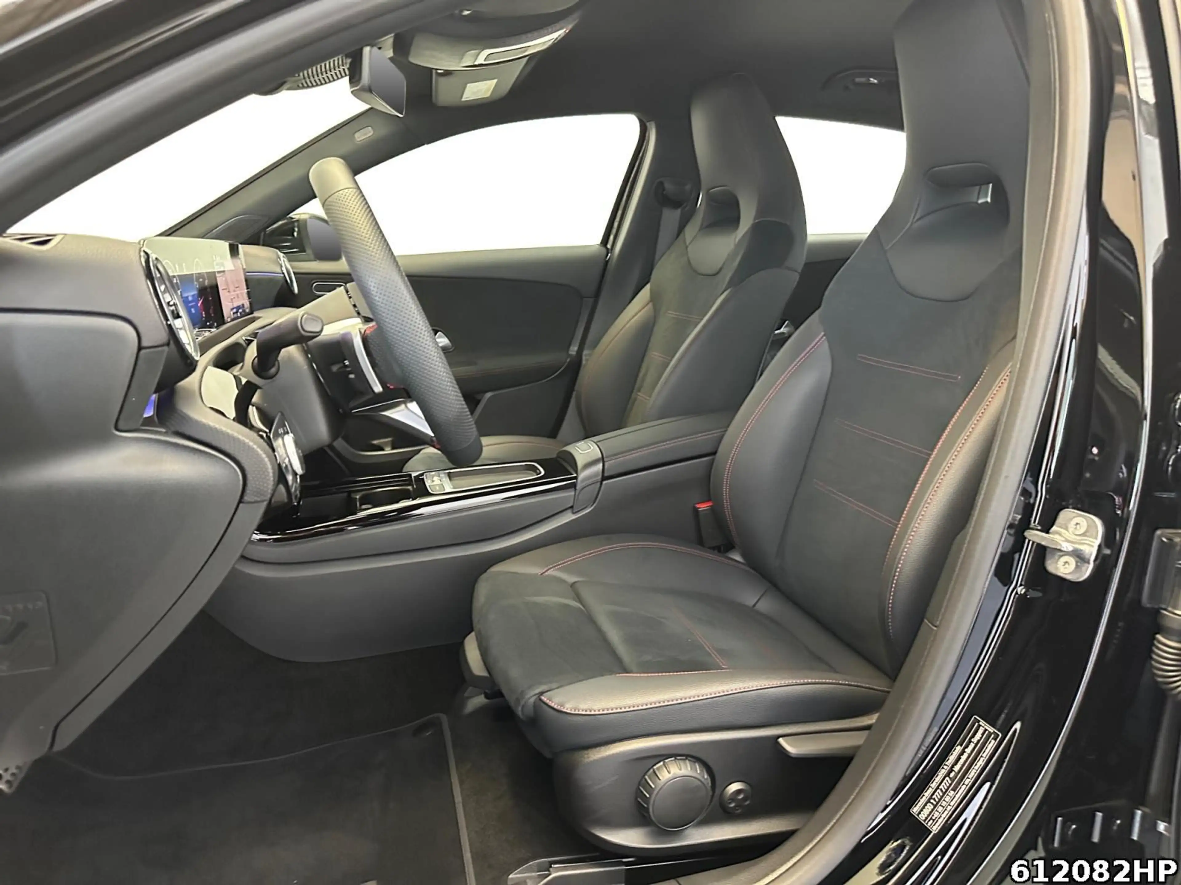 Mercedes-Benz A 200 AMG AHK Distronic Keyless Kamera Ambiente — photo 13