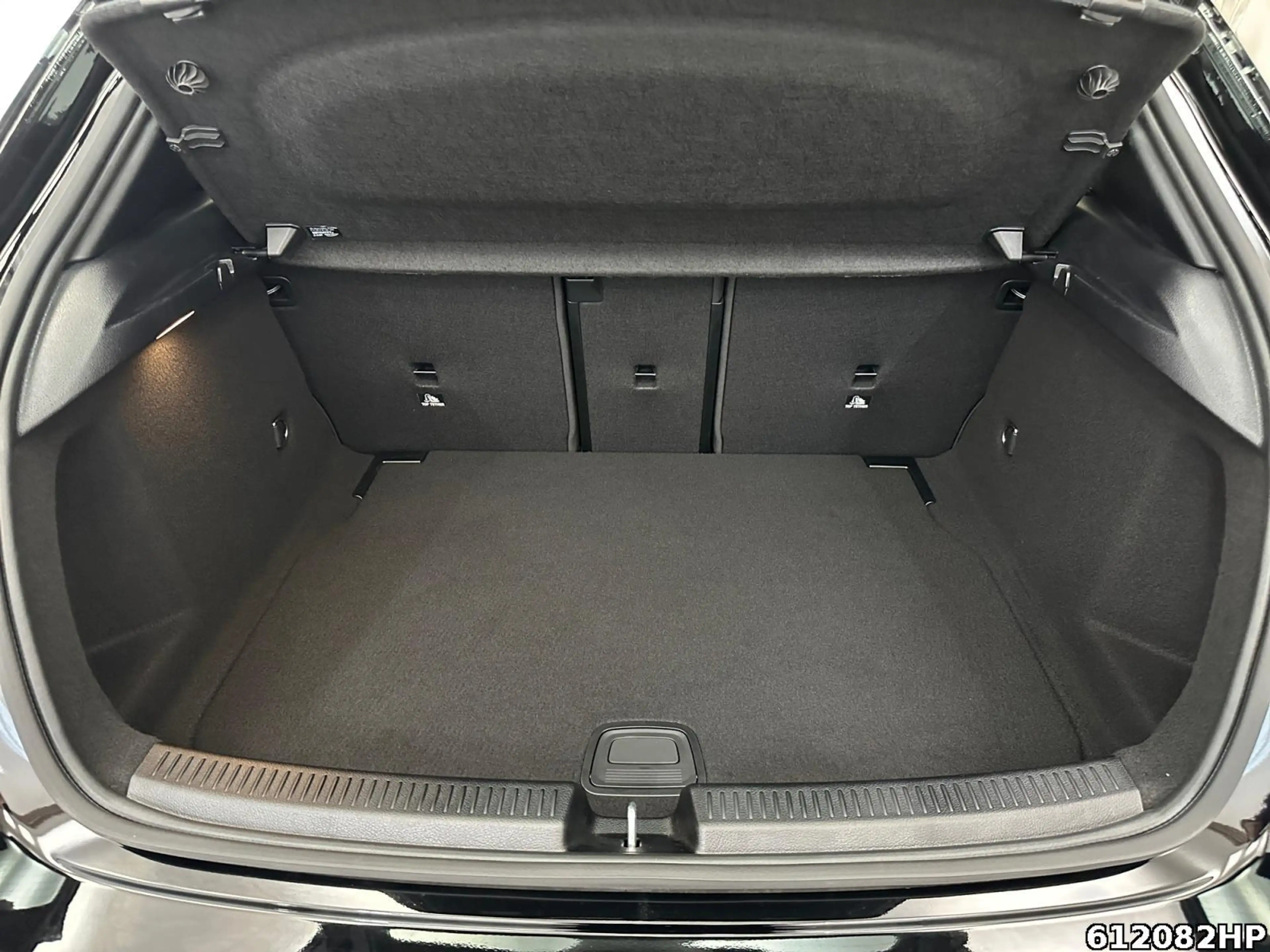 Mercedes-Benz A 200 AMG AHK Distronic Keyless Kamera Ambiente — photo 6