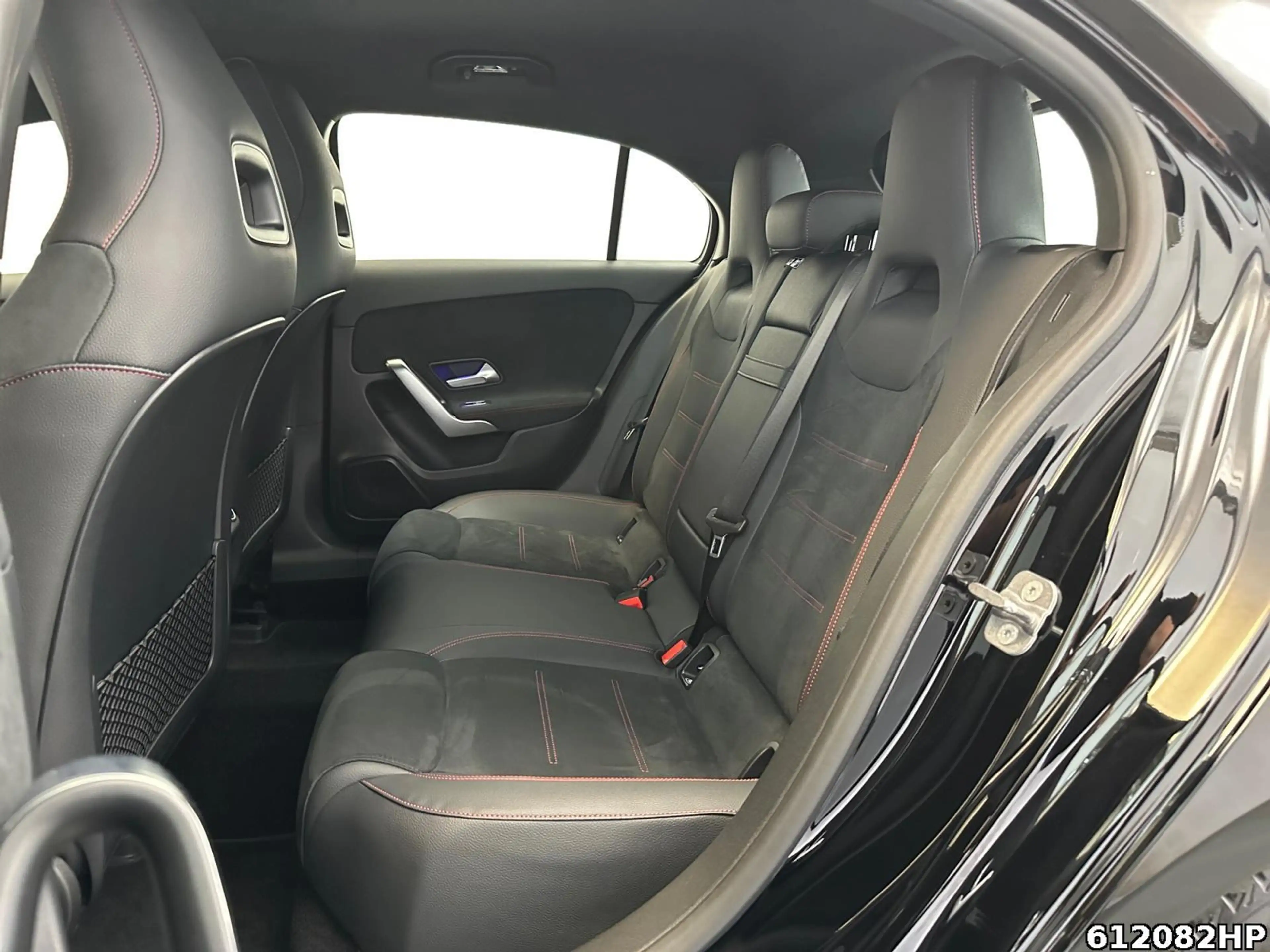 Mercedes-Benz A 200 AMG AHK Distronic Keyless Kamera Ambiente — photo 12