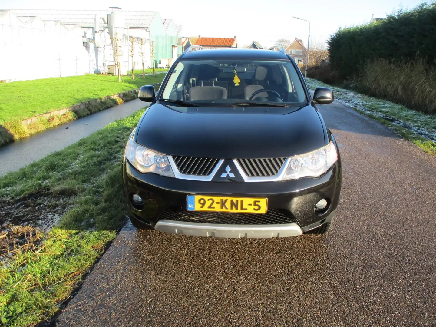 Mitsubishi Outlander 2.4 Inspire 2WD Special Edition Zwart - 2