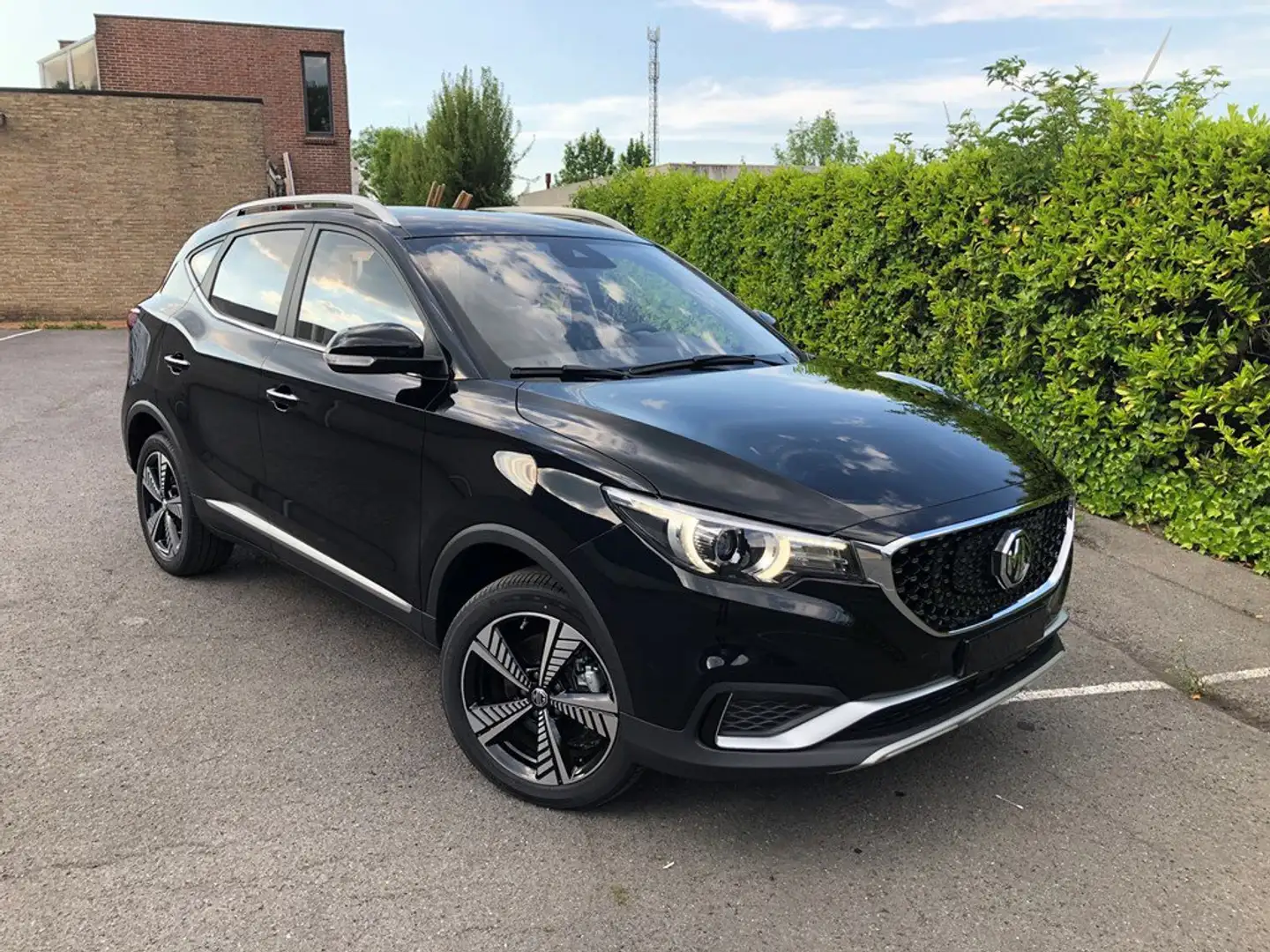 MG ZS Luxury - 2