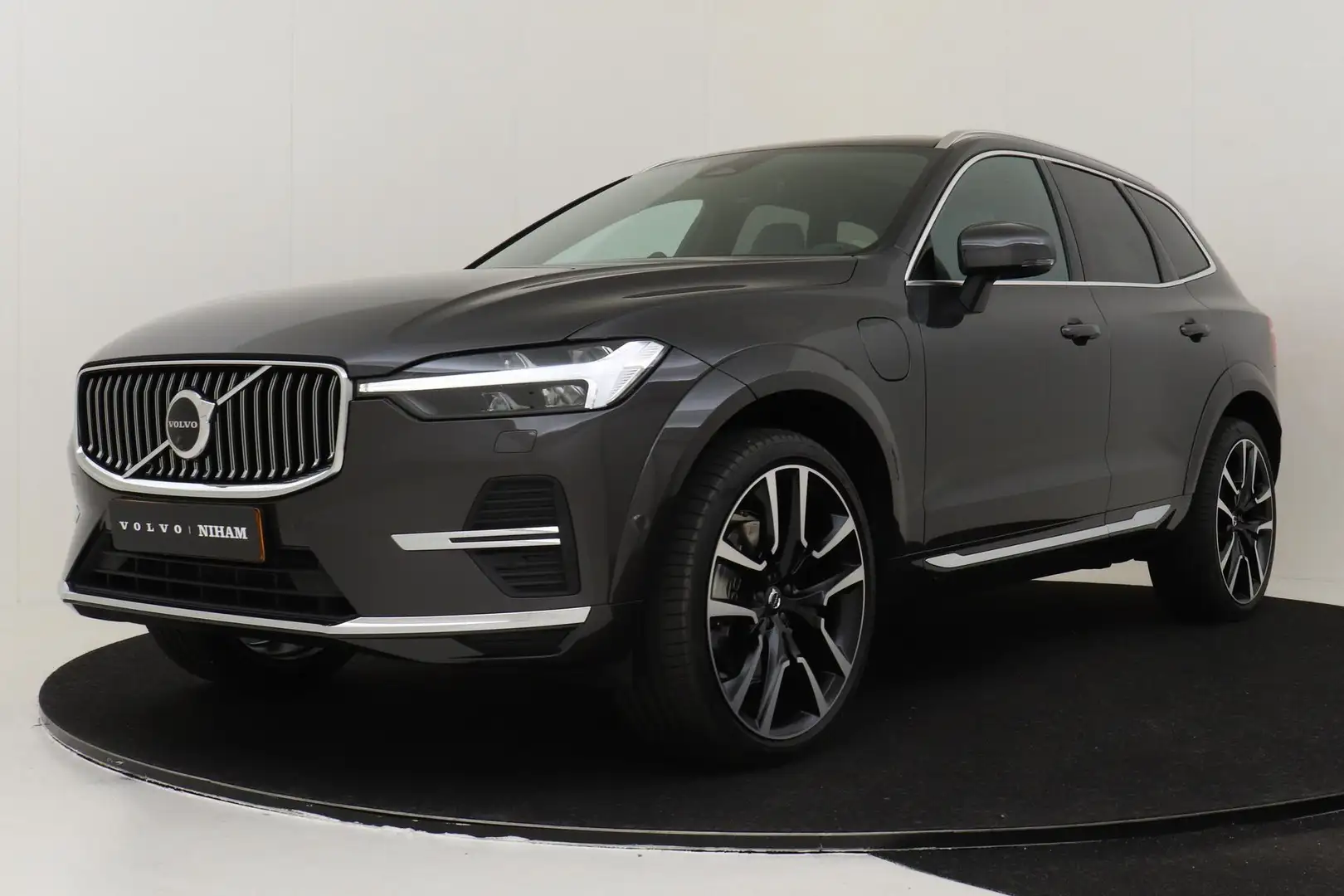 Volvo XC60 T6 AWD ULTRA BRIGHT BOWERS&WILKENS|LUCHTVERING|360 Grijs - 1
