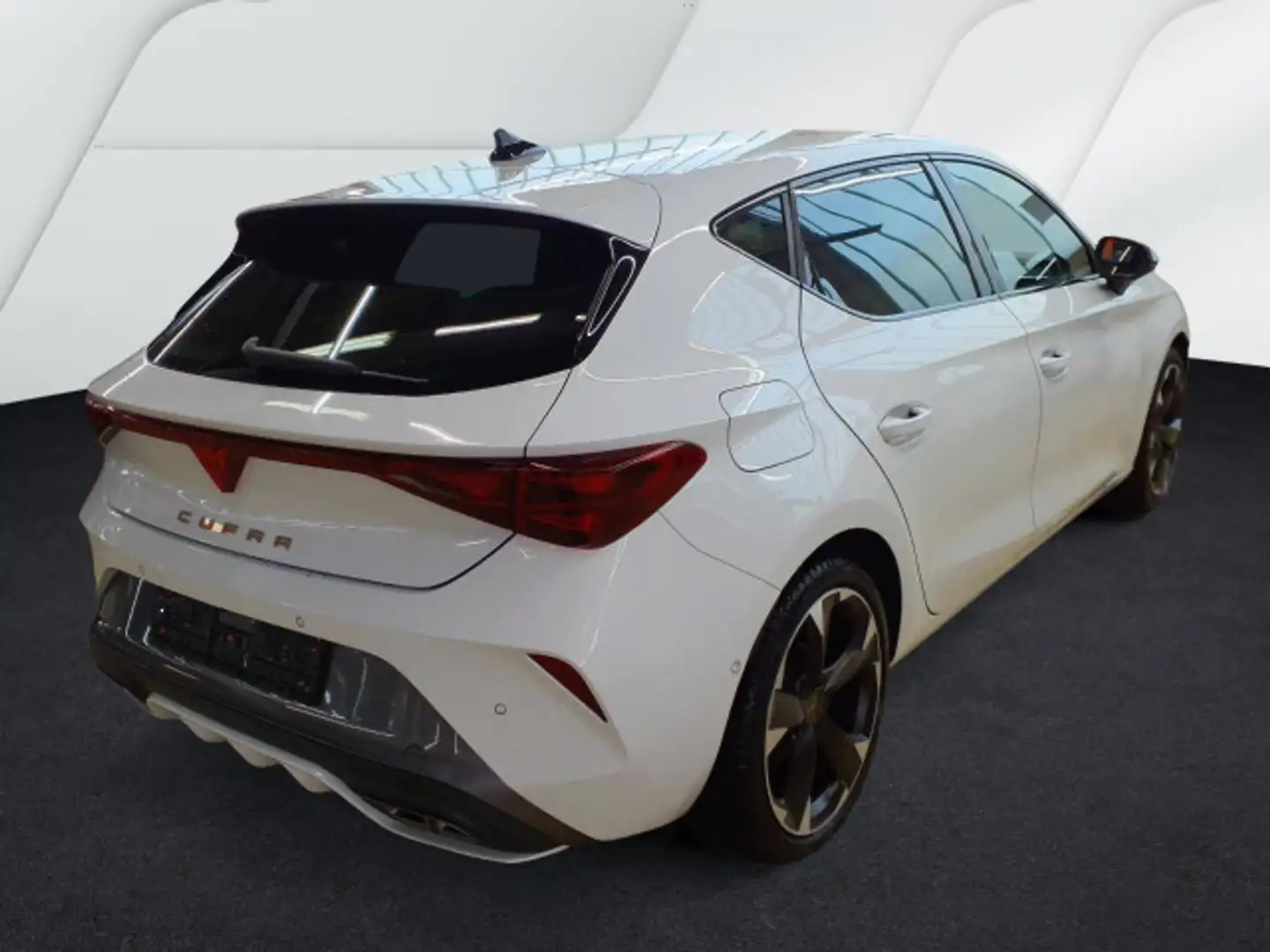 CUPRA Leon 1.5 eTSI Navi, ACC, Kessy, RFK, ISA, IPA Weiß - 2