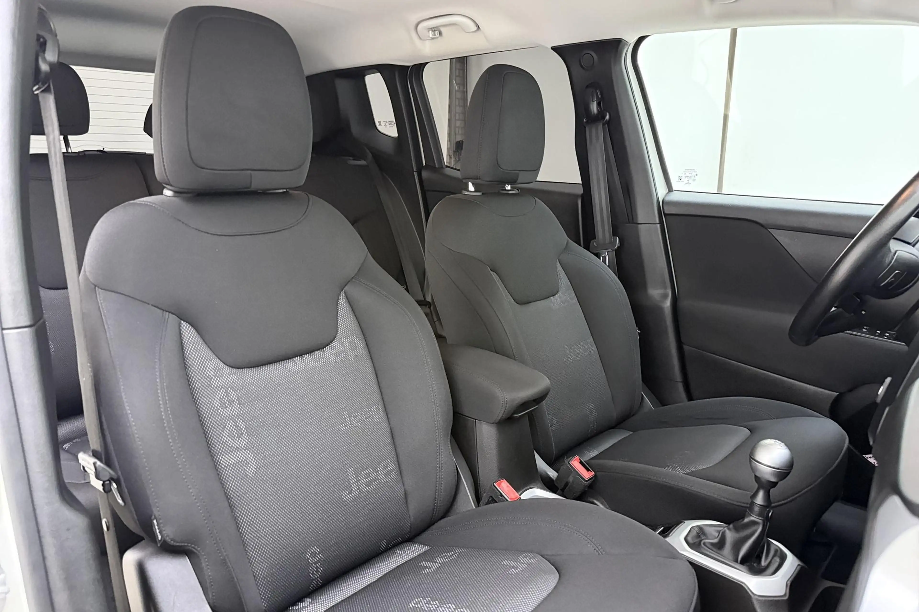 Jeep Renegade 1.6 E-Torq Longitude 110pk | Airco | Cruise Contro — photo 10