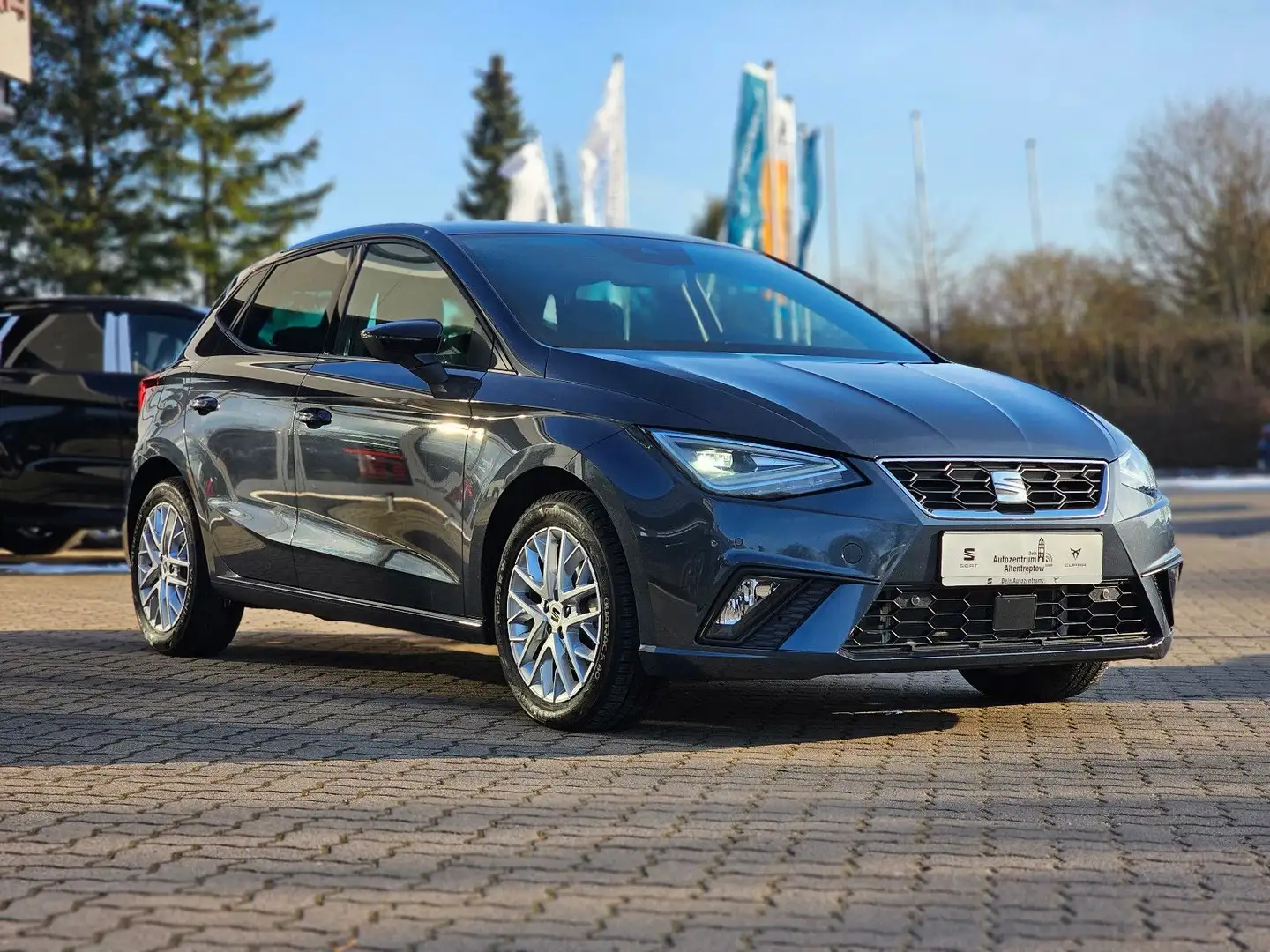 SEAT Ibiza 1.0 TSI FR DSG, GZJ, SHZ, NAVI Grau - 2