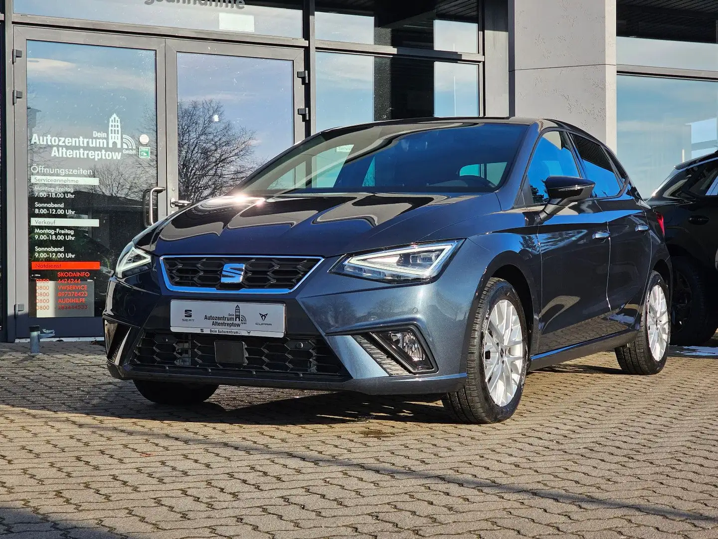 SEAT Ibiza 1.0 TSI FR DSG, GZJ, SHZ, NAVI Grau - 1
