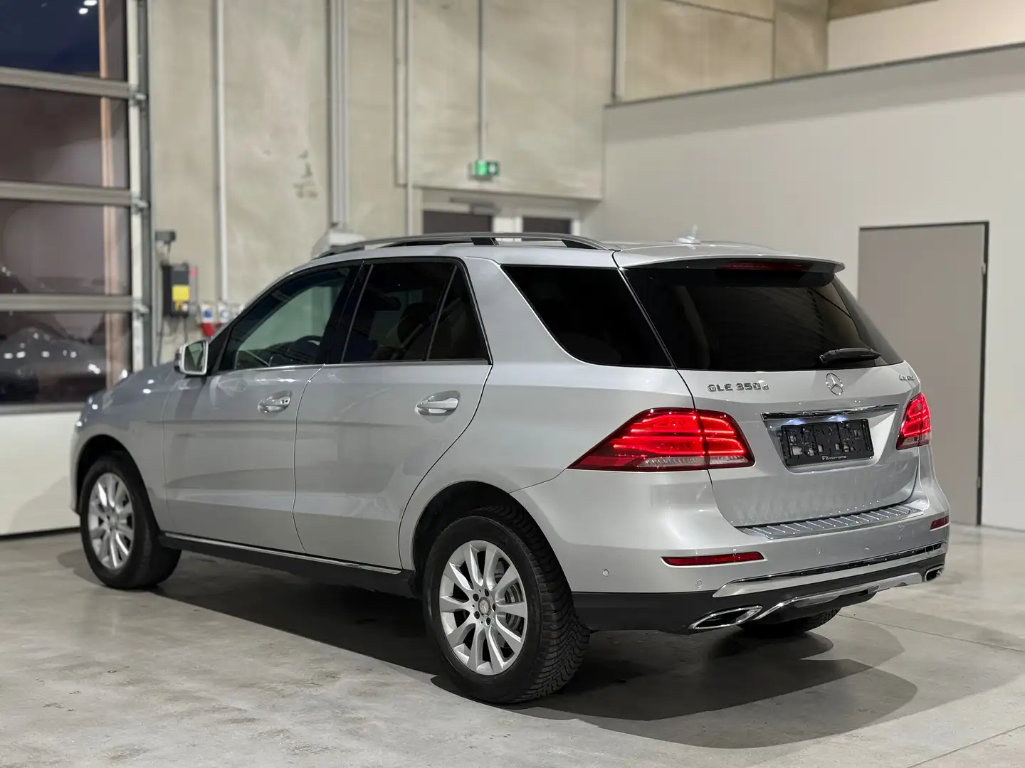 Mercedes-Benz GLE 350 4Matic, Schiebedach, Memory Sitze, Anhänger. Grigio - 2