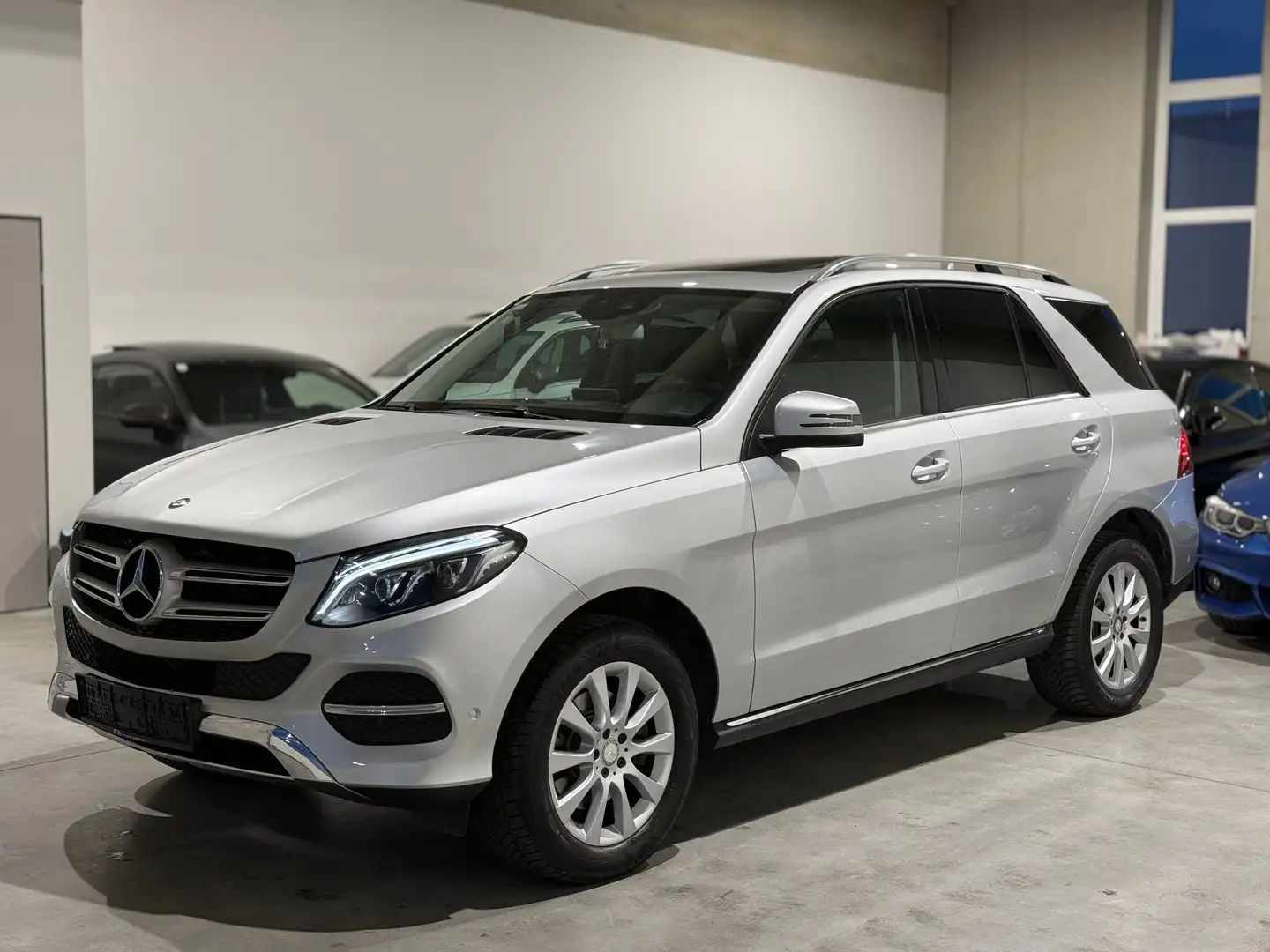 Mercedes-Benz GLE 350 4Matic, Schiebedach, Memory Sitze, Anhänger. Grigio - 1