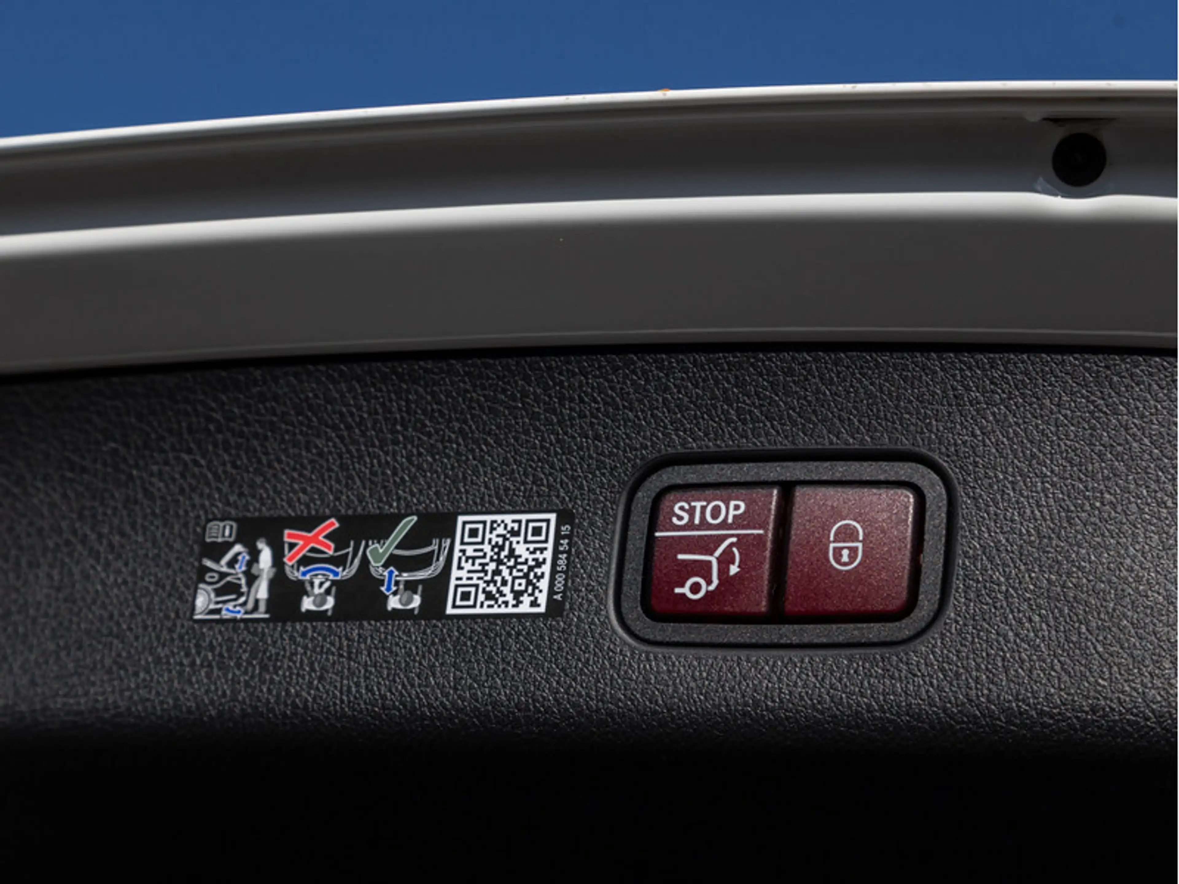Mercedes-Benz GLC 220 d 4M AMG-Sport/DIGITAL/360/Pano/AHK/Memo — photo 7