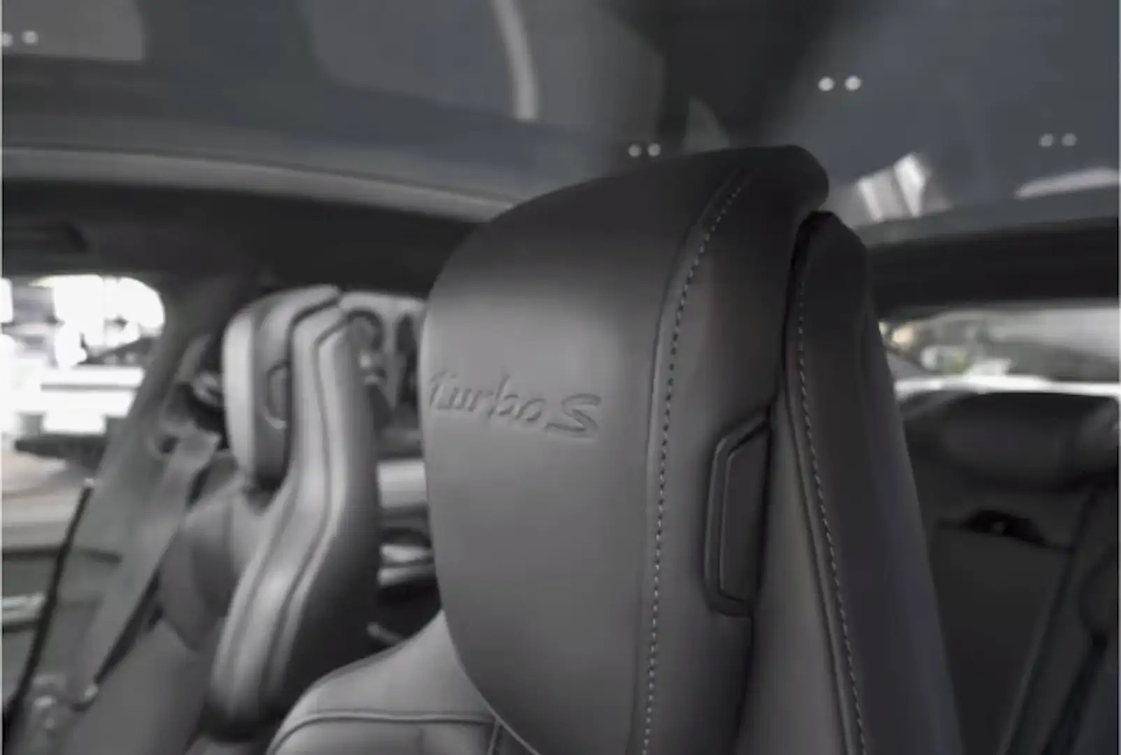Porsche Taycan Taycan Turbo S 83,7kWh Turbo S Grau - 2