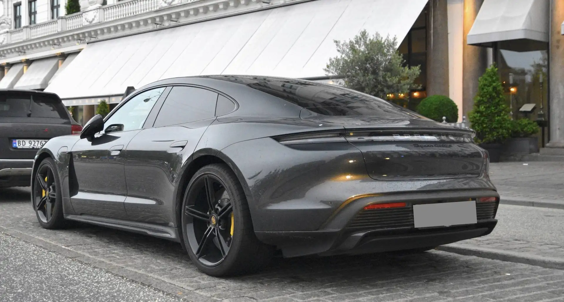 Porsche Taycan Taycan Turbo S 83,7kWh Turbo S Grau - 1