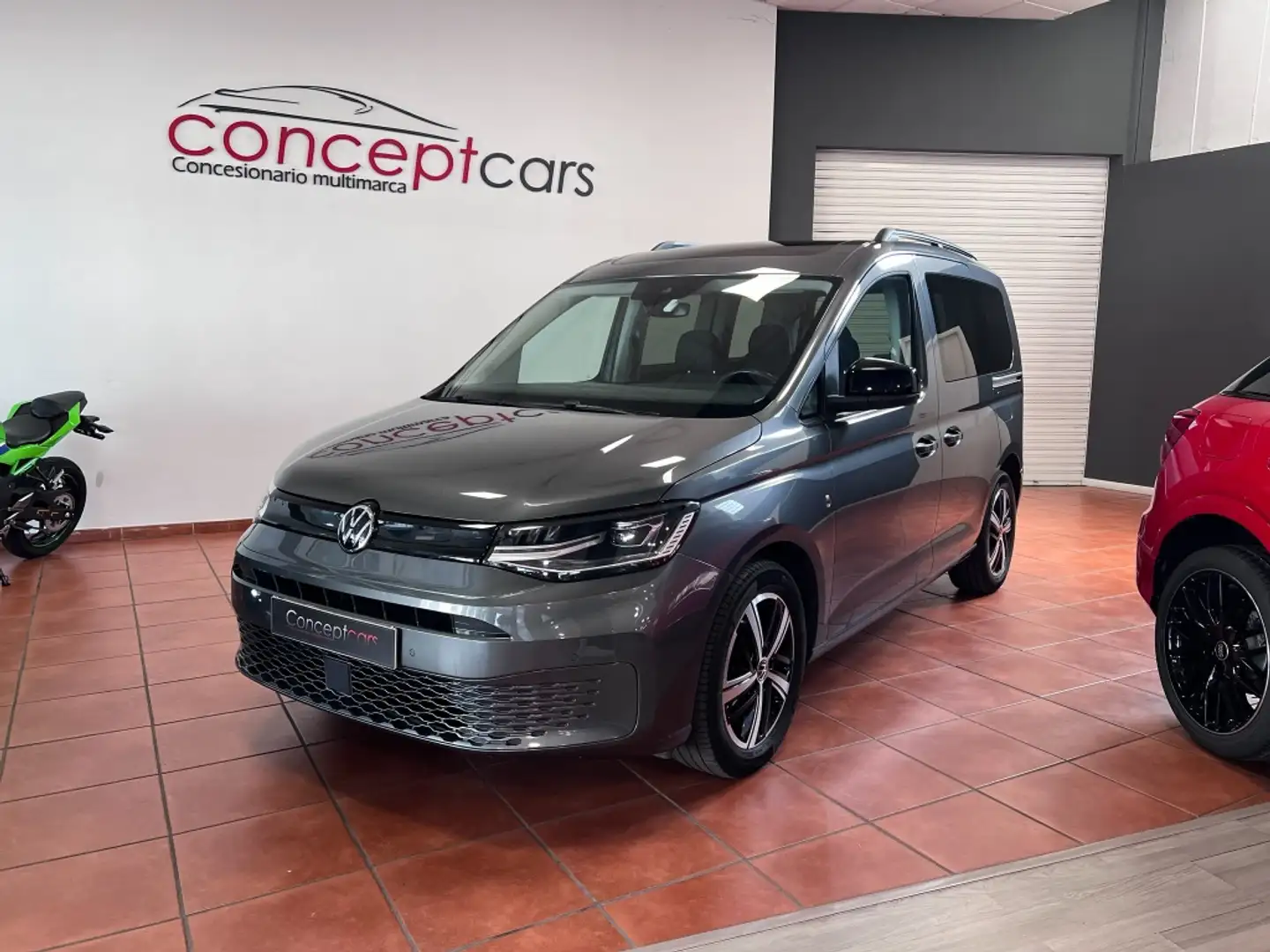 Volkswagen Caddy 2.0TDI Outdoor DSG 90KW Gris - 1