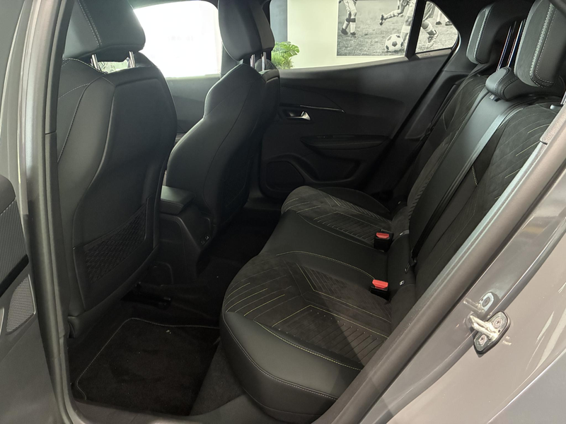 Peugeot e-2008 EV GT 54 kWh In Purmerend te bekijken l Aktieprijs — photo 15