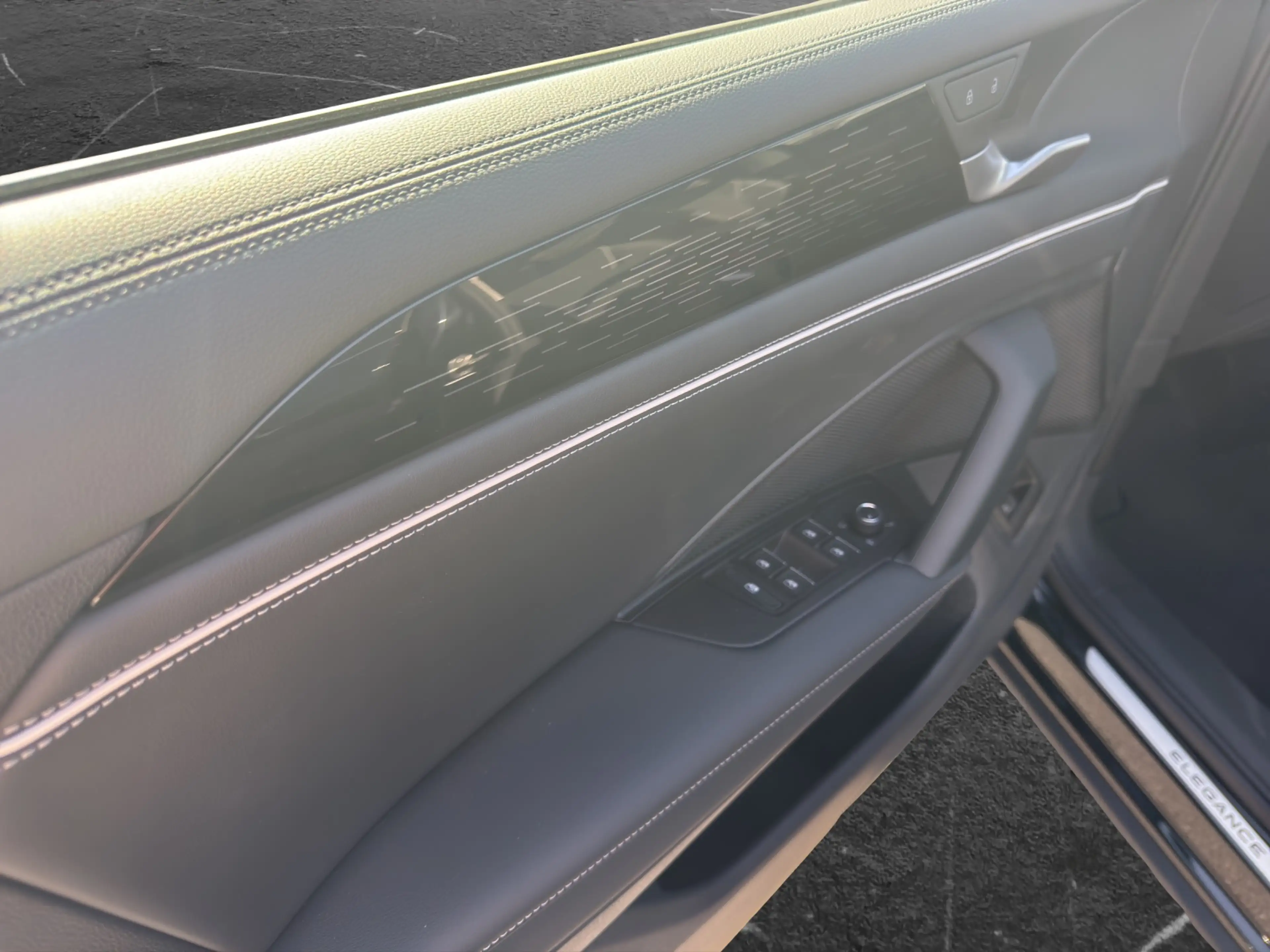 Volkswagen Tiguan 2.0 TDI DSG Elegance AHK Matrix IQ Drive Navi 1... — photo 6