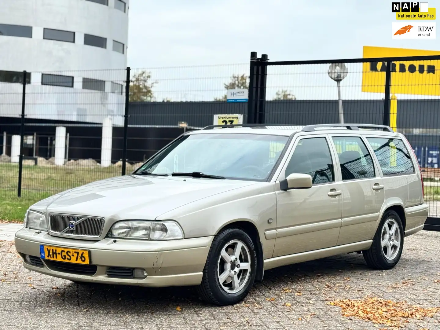 Volvo V70 2.5 Luxury-Line|YOUNGTIMER|AUTOMAAT|LEDER|AIRCO|CR Beige - 1