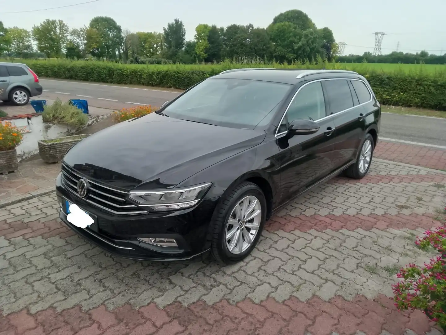 Volkswagen Passat Variant 2.0 tdi Business 122cv dsg Zwart - 1