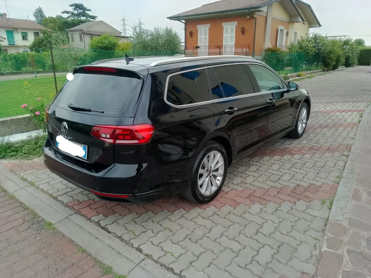 Volkswagen Passat Variant 2.0 tdi Business 122cv dsg Zwart - 2