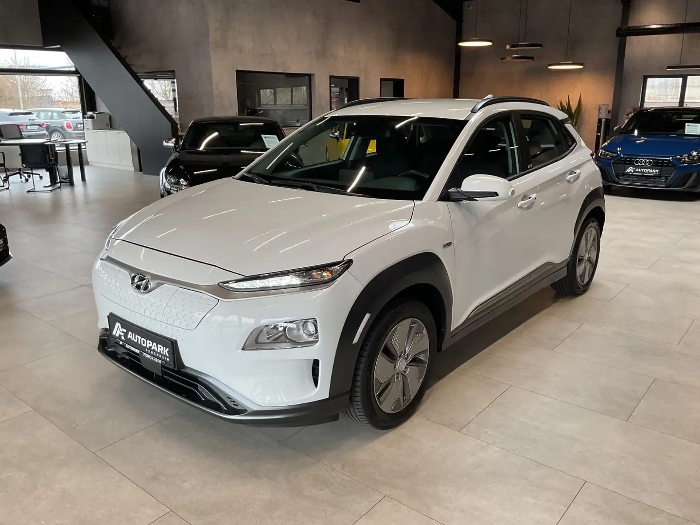 Hyundai KONA Elektro DAB Kamera Keyless Navi Sitzh. Weiß - 1