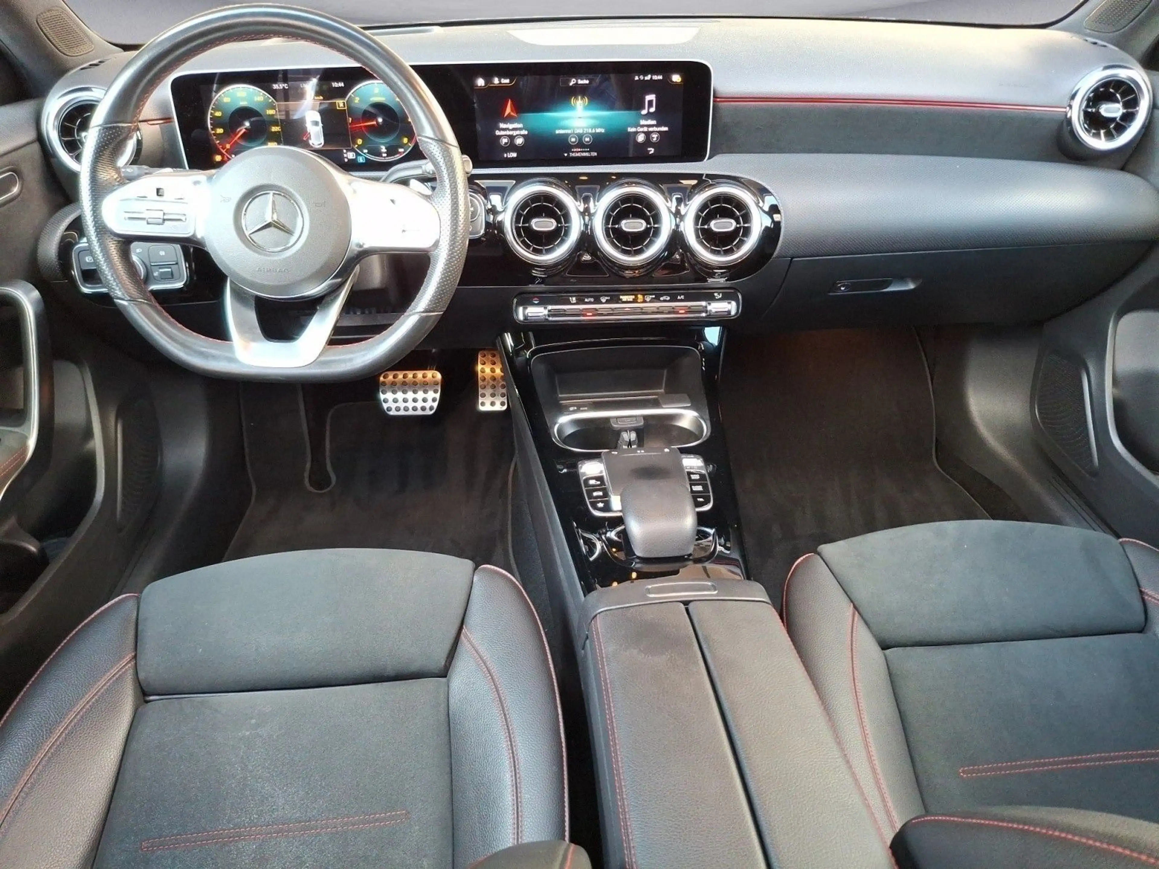 Mercedes-Benz A 220 d AMG Line — photo 11