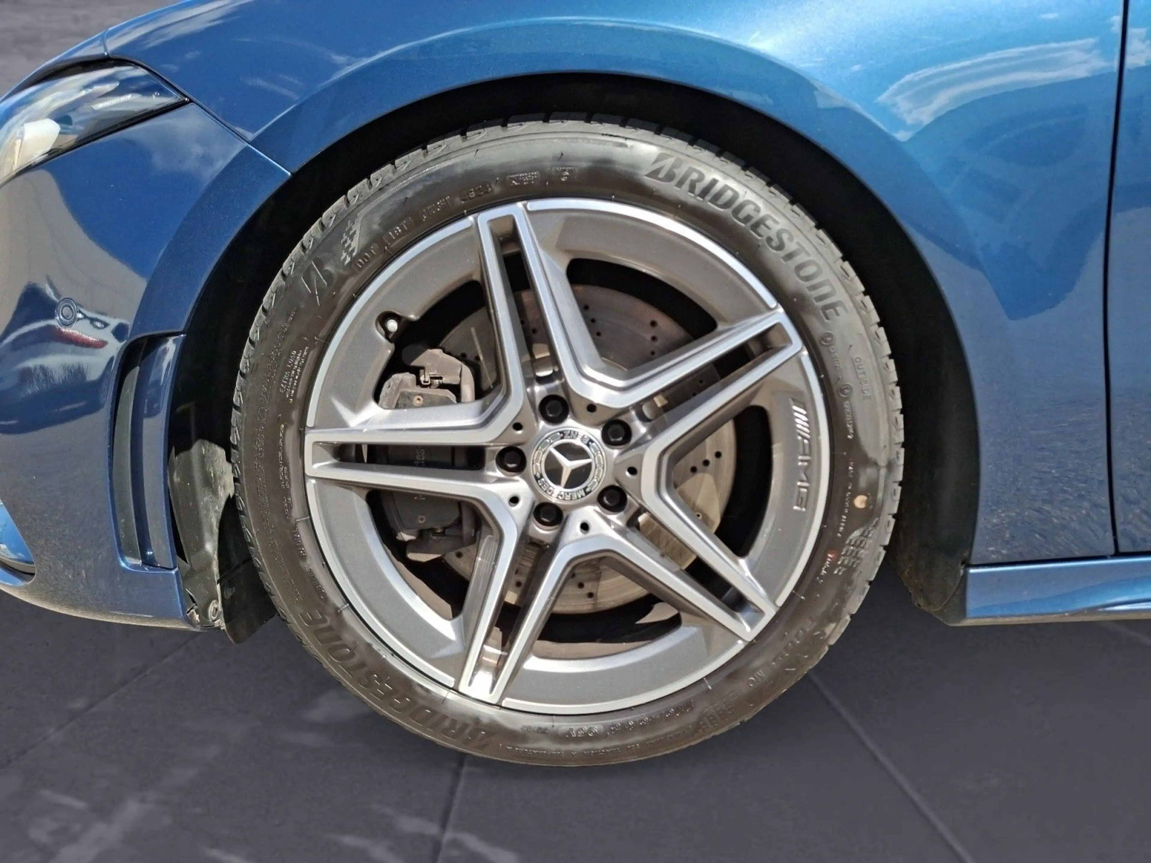 Mercedes-Benz A 220 d AMG Line — photo 12