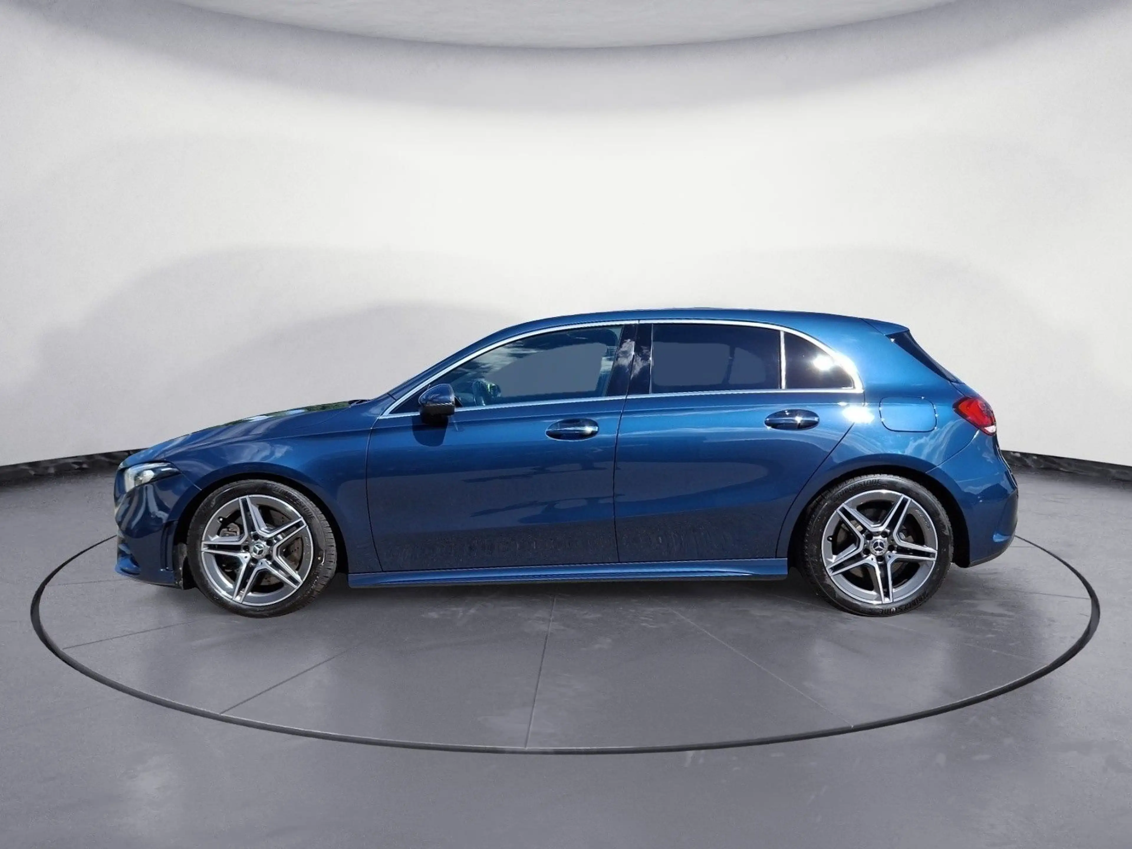 Mercedes-Benz A 220 d AMG Line — photo 3