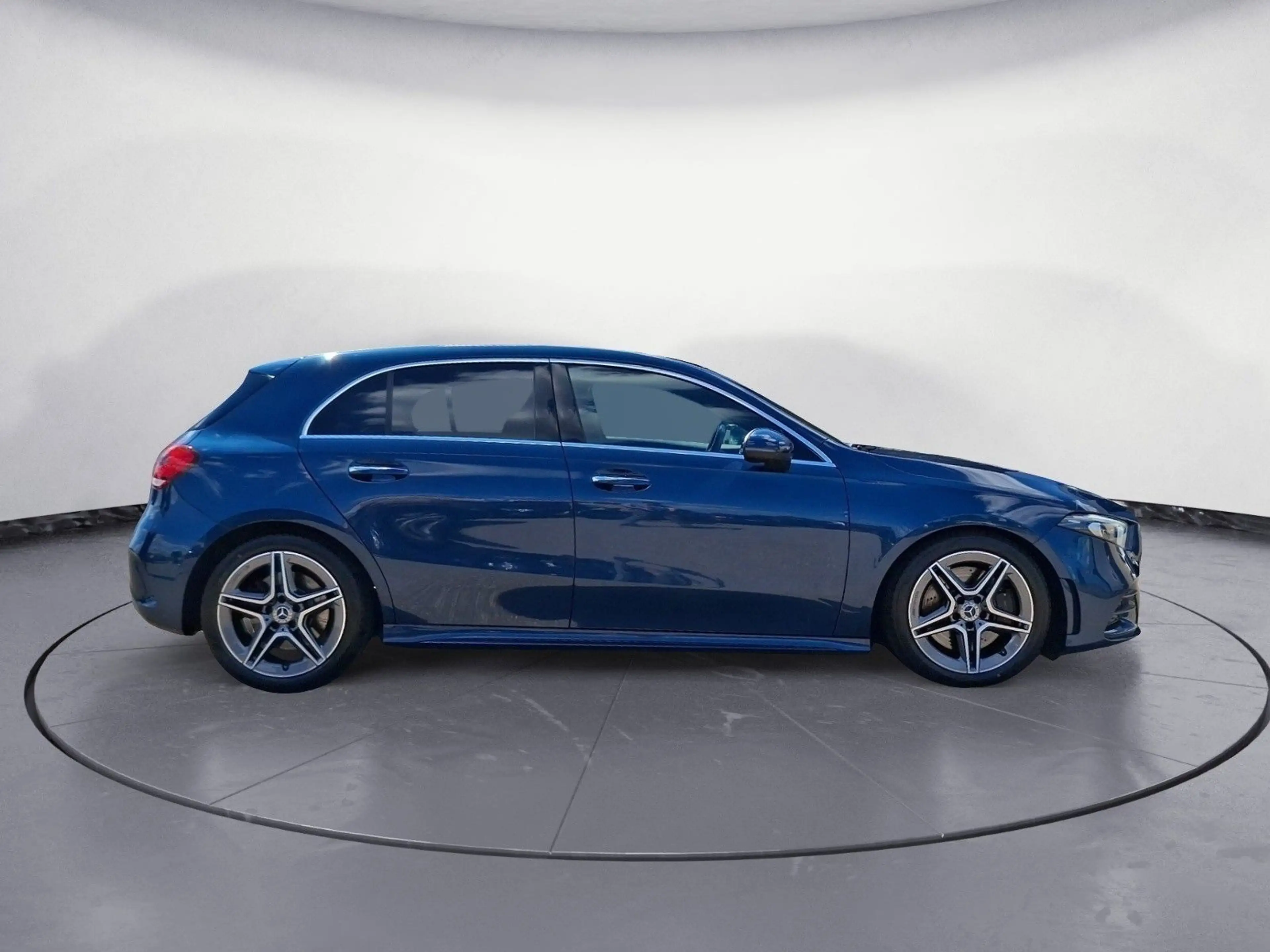 Mercedes-Benz A 220 d AMG Line — photo 6