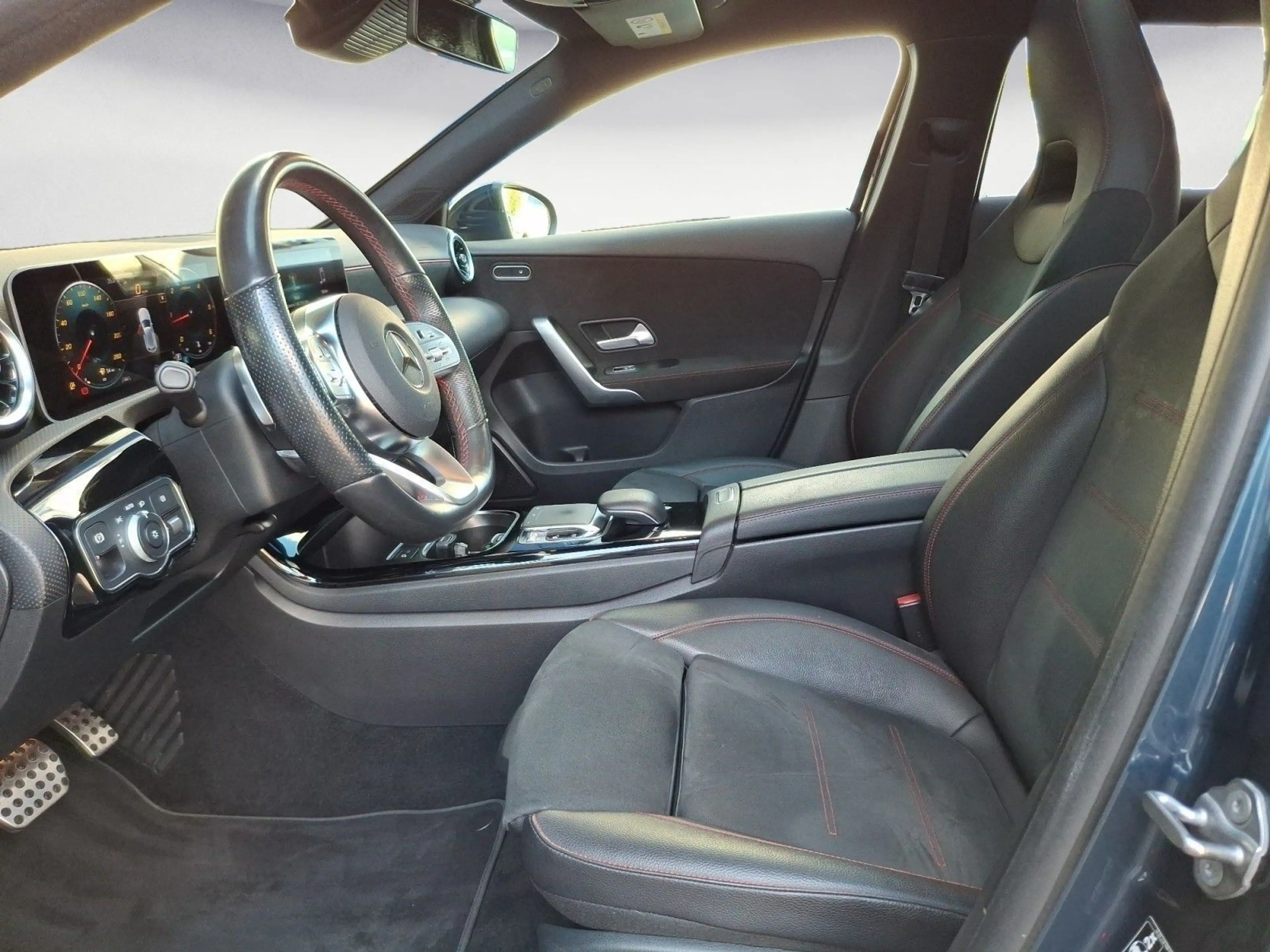 Mercedes-Benz A 220 d AMG Line — photo 8