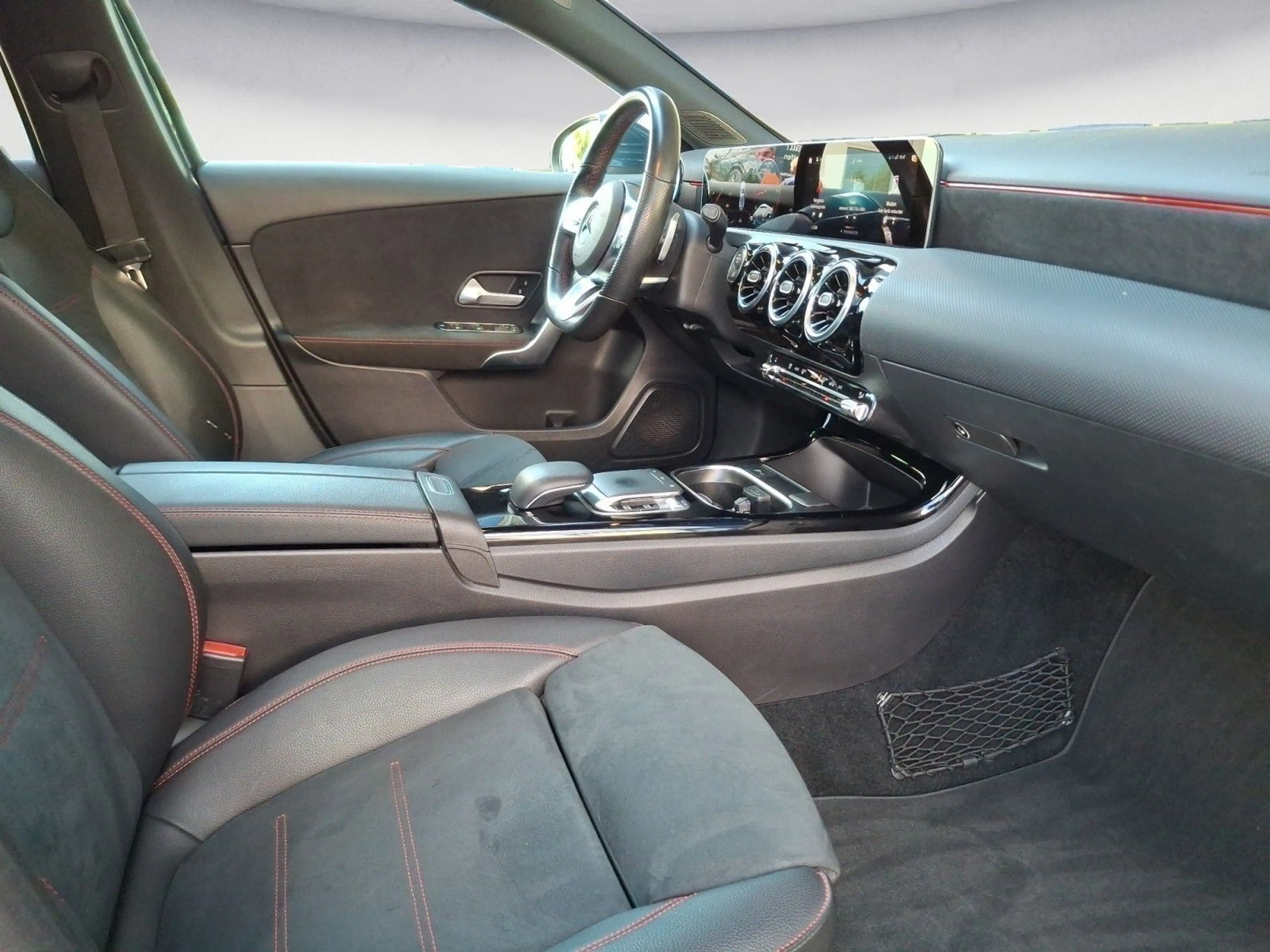 Mercedes-Benz A 220 d AMG Line — photo 9