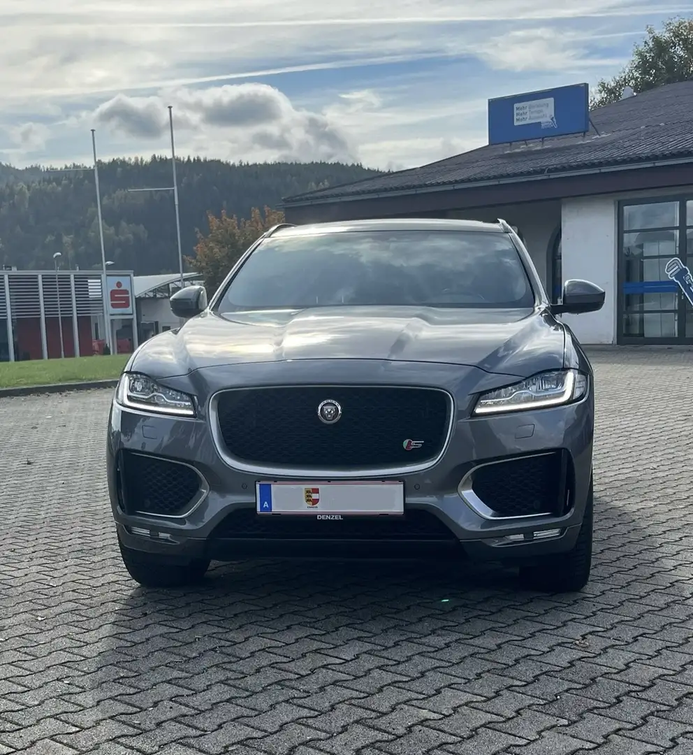 Jaguar F-Pace 30d AWD S Aut. Grau - 1