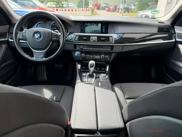 BMW 5 Series view 14