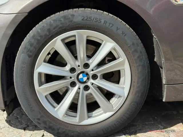 BMW 5 Series view 11