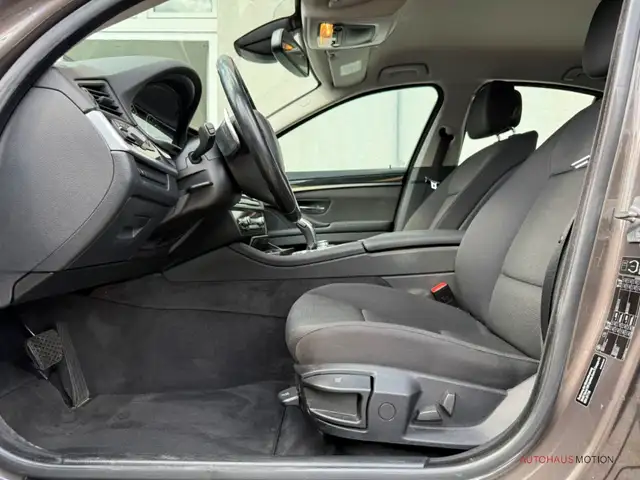 BMW 5 Series view 12