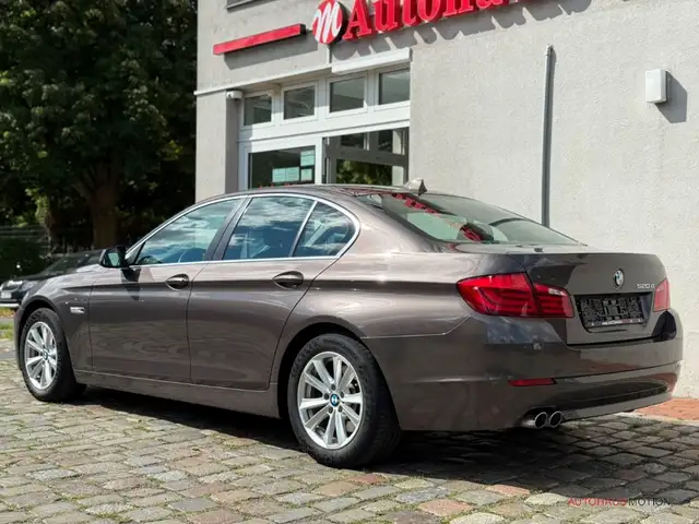 BMW 5 Series view 8
