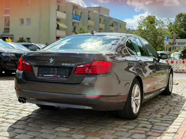 BMW 5 Series view 5