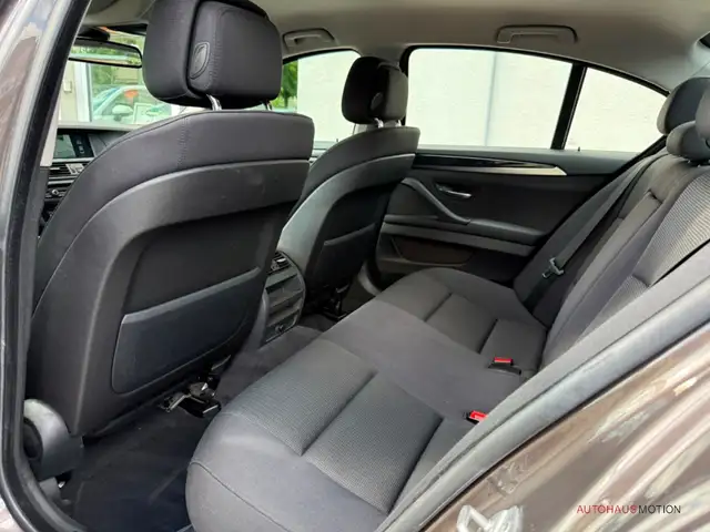 BMW 5 Series view 15