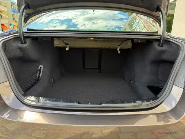 BMW 5 Series view 7