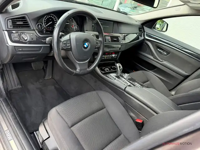 BMW 5 Series view 13