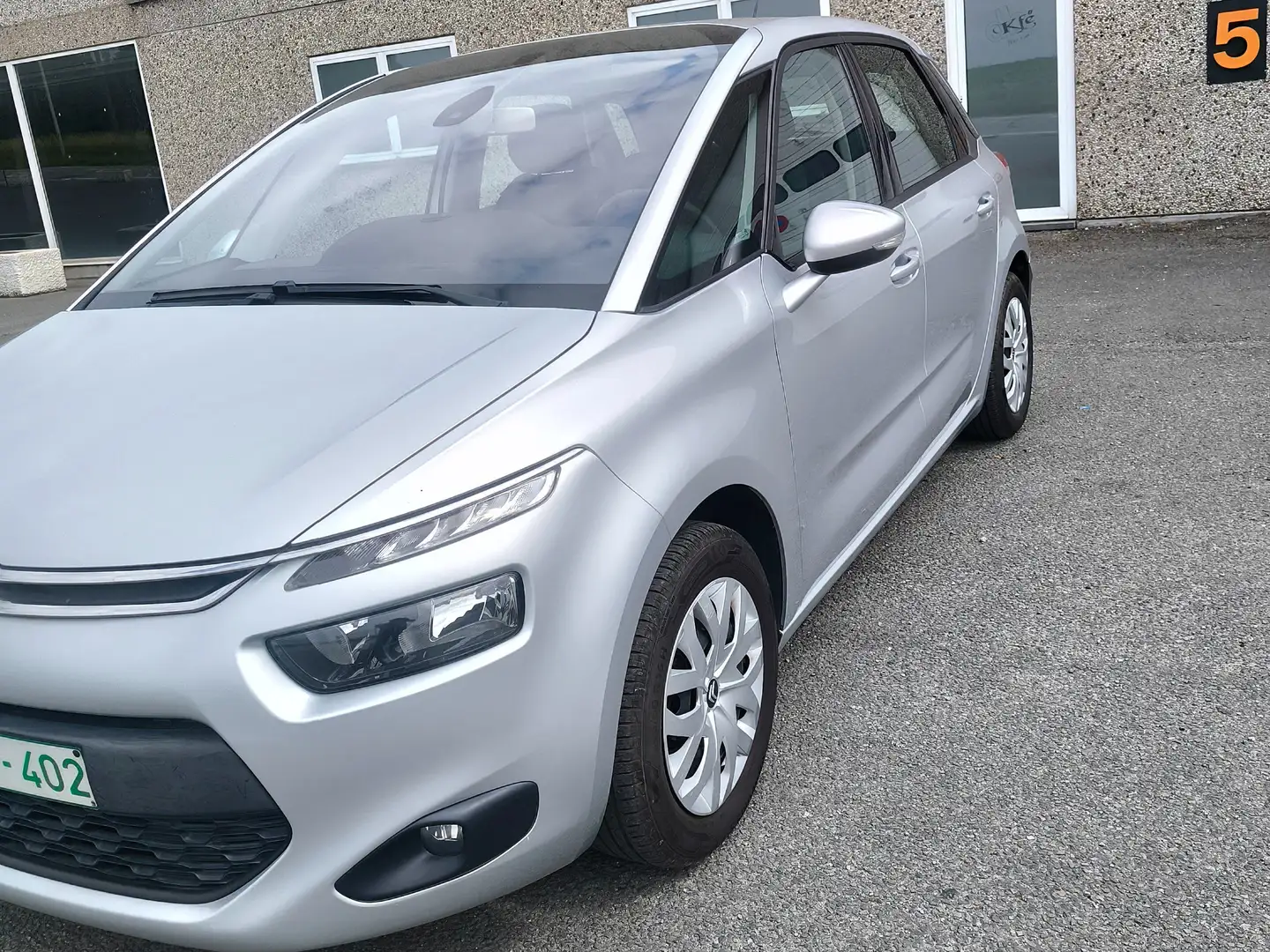 Citroen C4 Picasso 1600 essence année 2014  76000 km Plateado - 2
