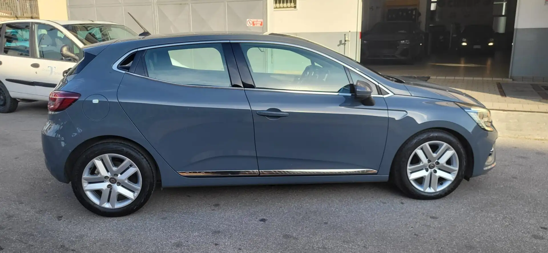 Renault Clio TCe 12V 100 CV GPL 5 porte Intens Grigio - 2