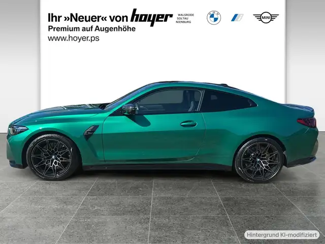 BMW M4 view 3