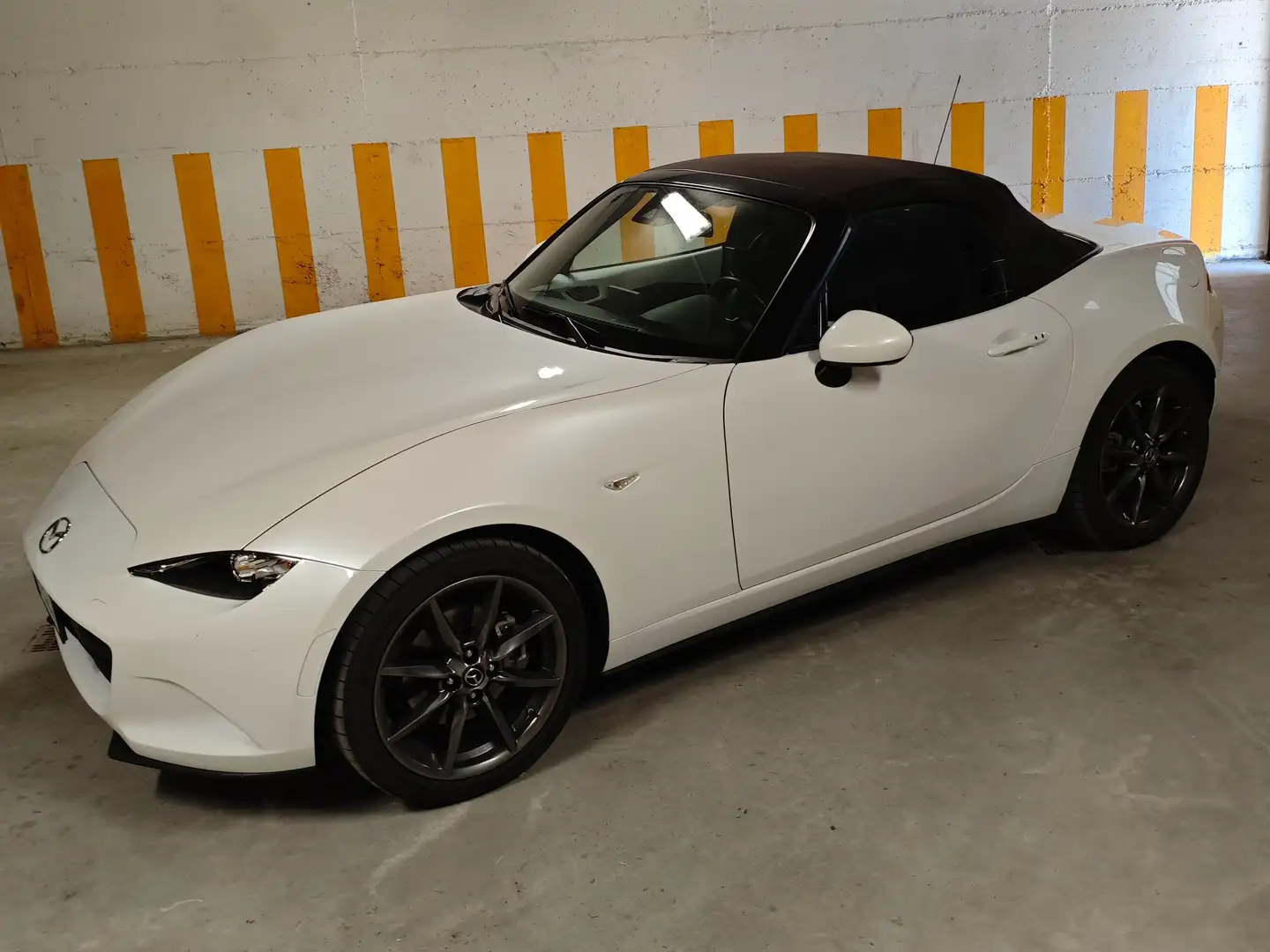 Mazda MX-5 MX-5 IV 2015 Soft Top 2.0 Sport tetto Brown  184cv Bianco - 2