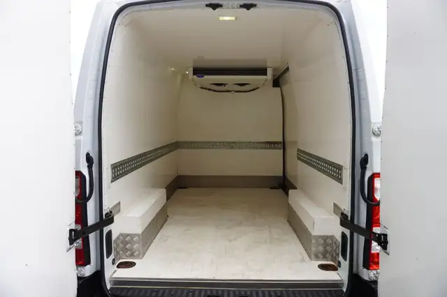 Opel Movano view 11