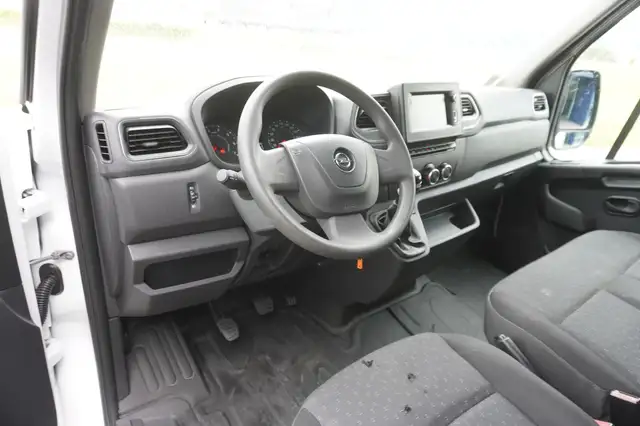 Opel Movano view 7