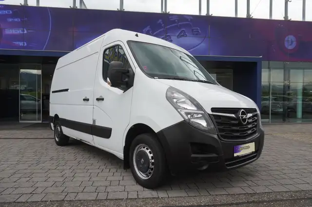 Opel Movano view 3